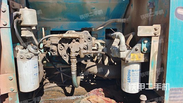 液壓泵艙室正面整體(整機(jī)外觀) 液壓泵艙室正面整體(整機(jī)外觀)