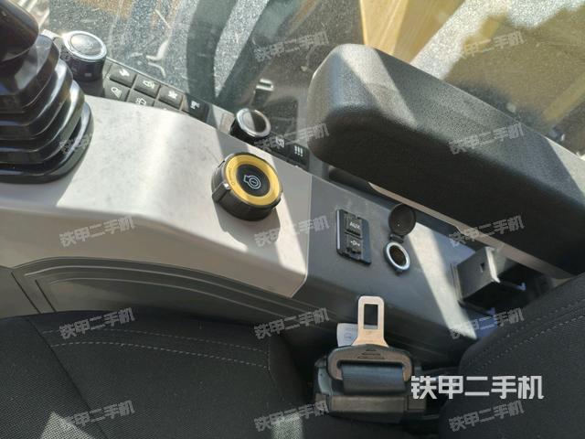 座椅左側控制臺/音響/含左手柄（駕駛室部分）