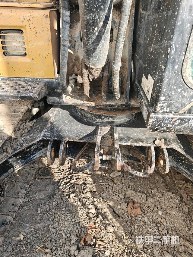 轉(zhuǎn)盤和下車架正前（工作和回轉(zhuǎn)裝置）