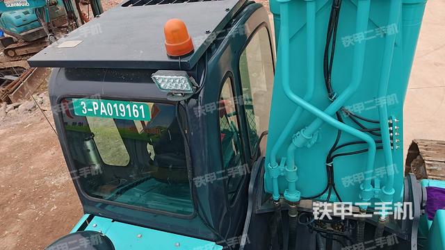 驾驶室顶部（整机外观）