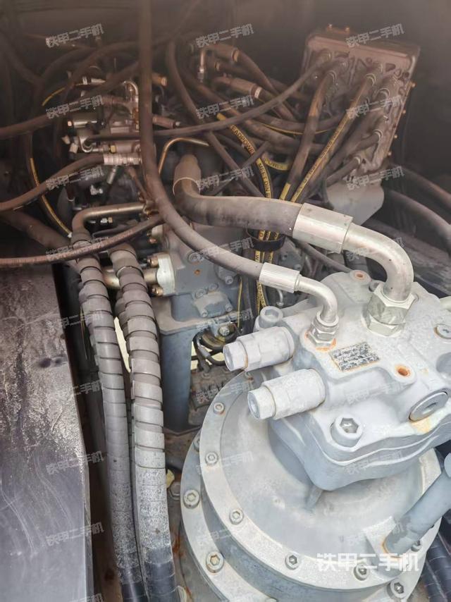 回轉(zhuǎn)馬達和主控閥（整機外觀）