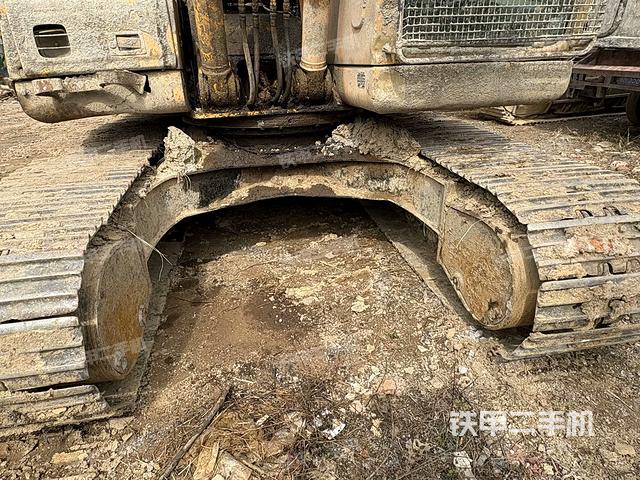 鏟斗右后整體(工作和回轉(zhuǎn)裝置) 鏟斗右后整體(工作和回轉(zhuǎn)裝置)