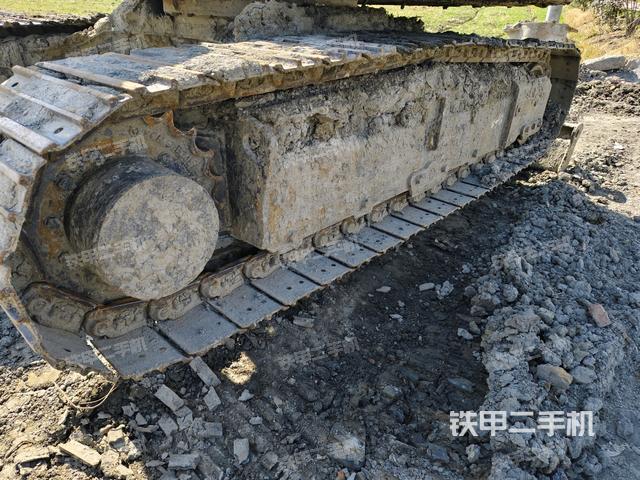 左側(cè)履帶整體?(行走機(jī)構(gòu)) 左側(cè)履帶整體?(行走機(jī)構(gòu))