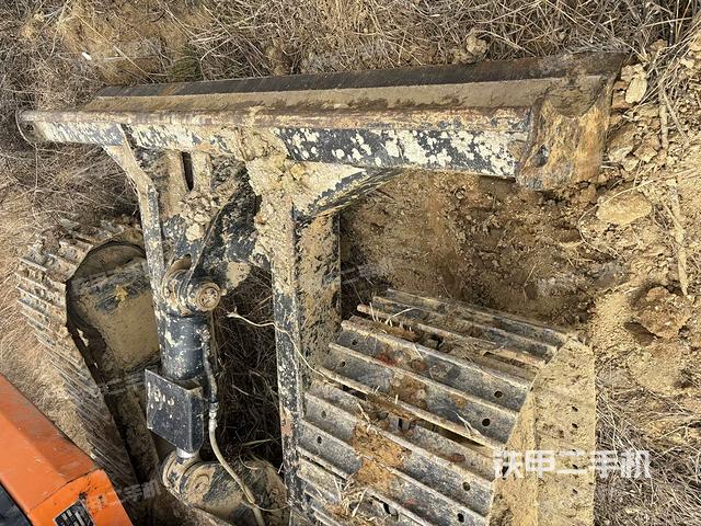 轉(zhuǎn)盤(pán)和下車(chē)架正前（工作和回轉(zhuǎn)裝置）