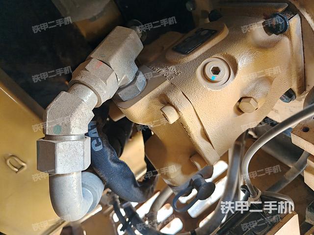 液压泵舱室正面整体（整机外观）