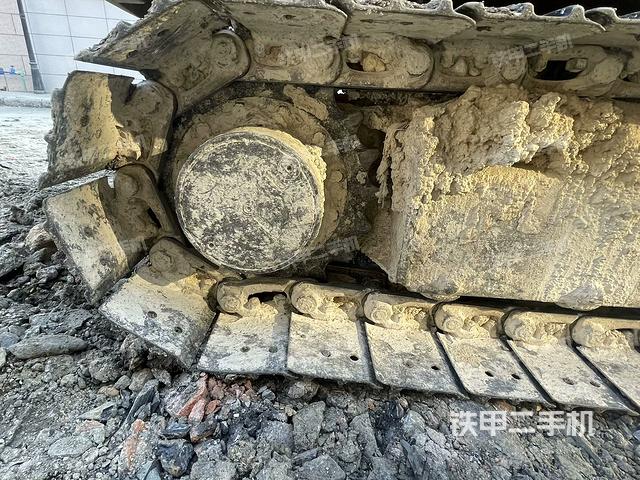 左驅(qū)動輪（行走機(jī)構(gòu)）