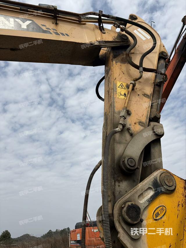 大臂油缸整體?豎拍（工作和回轉(zhuǎn)裝置）