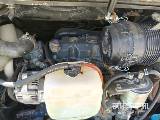 發(fā)動(dòng)機(jī)室（上車部件）