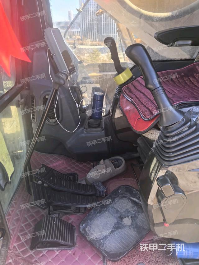 駕駛室整體（整機外觀）