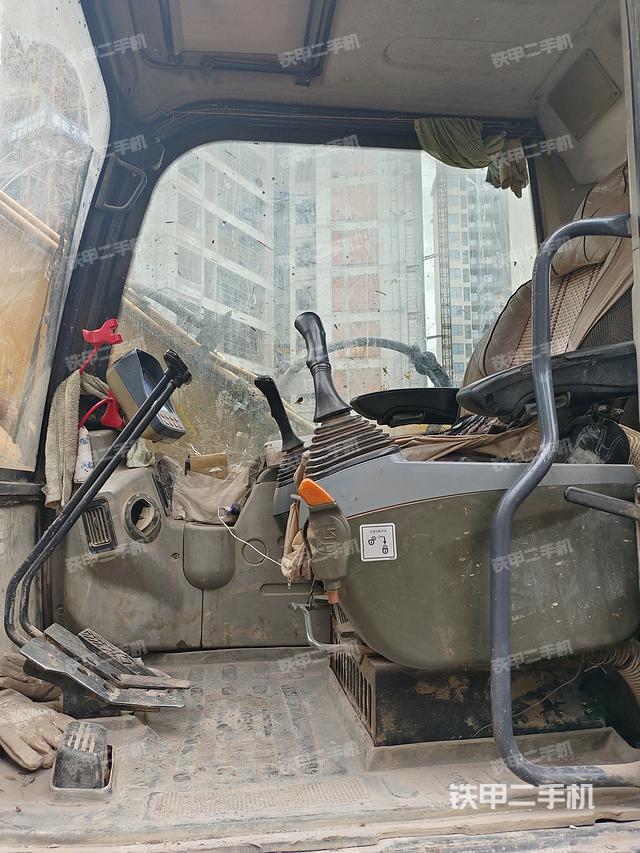 驾驶室整体（整机外观）