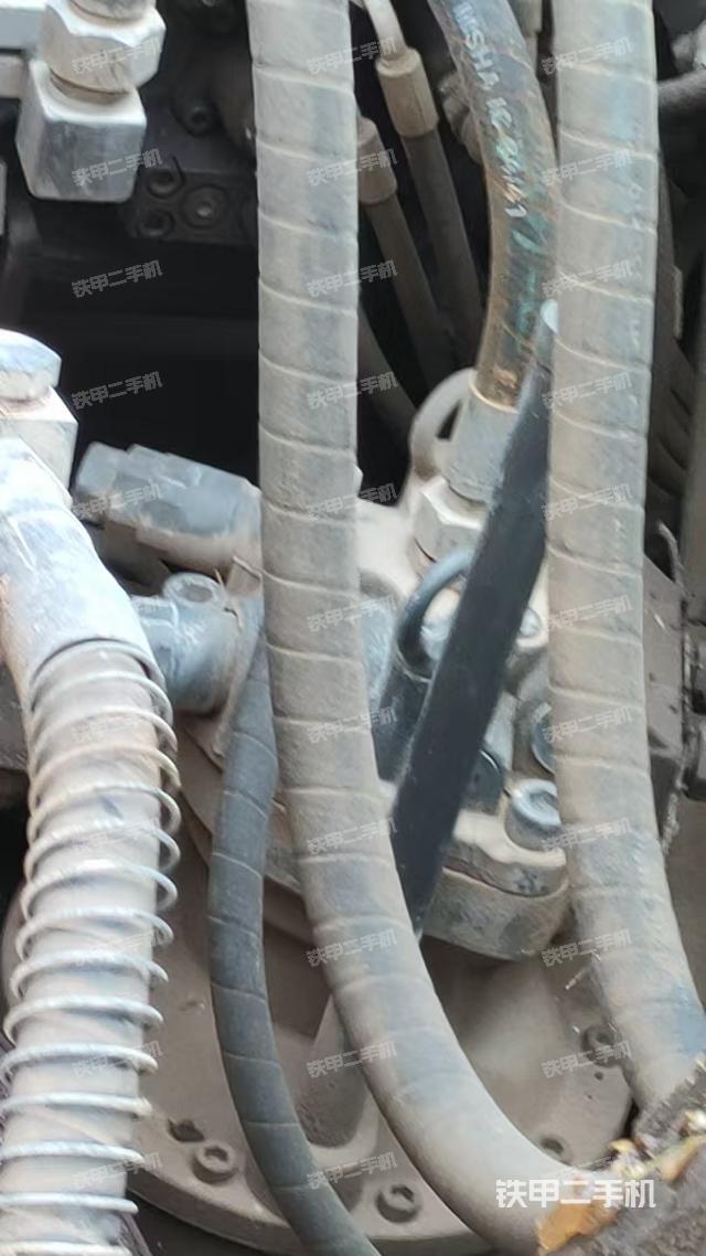 回转马达和主控阀（整机外观）