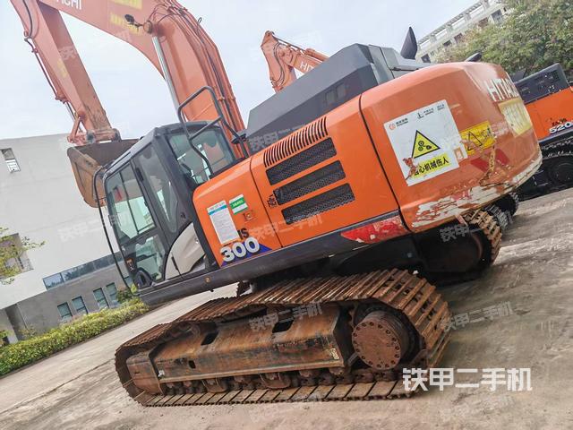 駕駛室頂部（整機外觀）