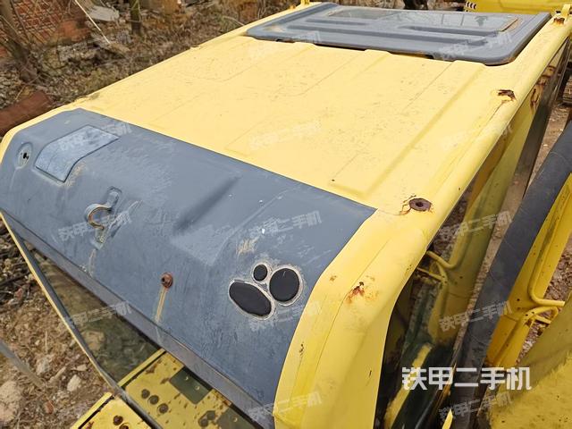 駕駛室頂部(整機(jī)外觀) 駕駛室頂部(整機(jī)外觀)