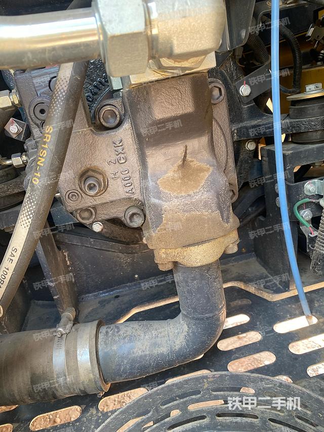 液壓泵艙室正面整體(整機外觀) 液壓泵艙室正面整體(整機外觀)