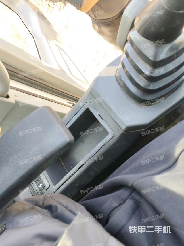 座椅左側(cè)控制臺(tái)/音響/含左手柄（駕駛室部分）