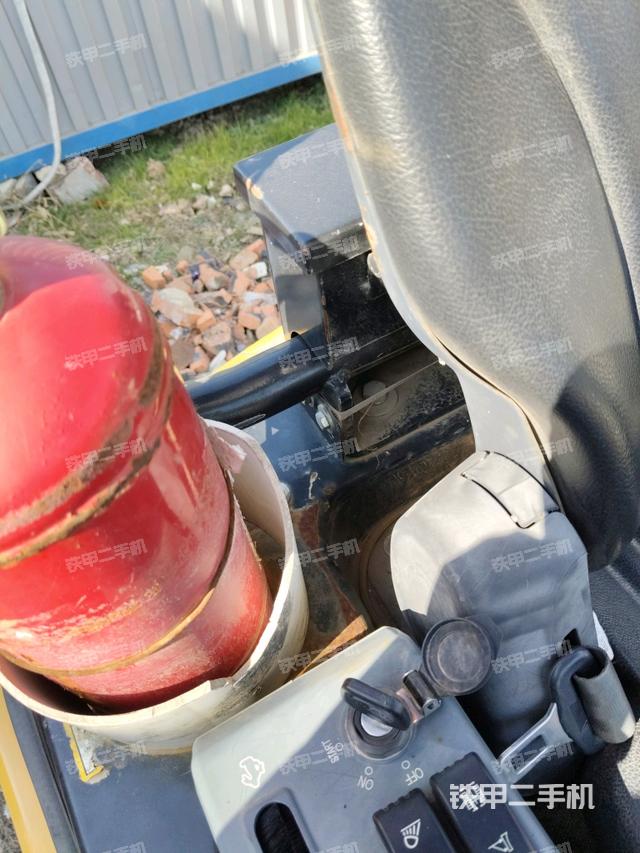 后窗玻璃角標(biāo)（駕駛室部分）