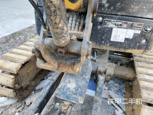 轉(zhuǎn)盤和下車架正前（工作和回轉(zhuǎn)裝置）