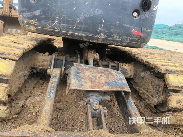 轉(zhuǎn)盤和下車架正前（工作和回轉(zhuǎn)裝置）