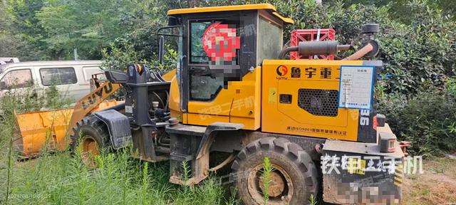 工作裝置整體(整機(jī)外觀及大件) 工作裝置整體(整機(jī)外觀及大件)