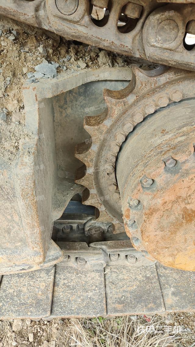 單側(cè)履帶整體(整機(jī)外觀) 單側(cè)履帶整體(整機(jī)外觀)