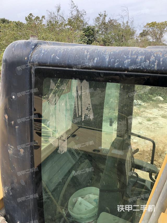 驾驶室顶部（整机外观）