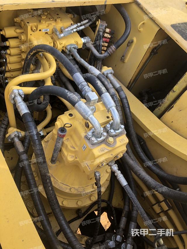 回转马达和主控阀（整机外观）