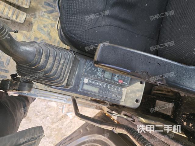 座椅左側控制臺/音響/含左手柄（駕駛室部分）