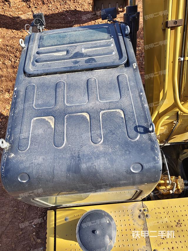 駕駛室頂部(整機外觀) 駕駛室頂部(整機外觀)