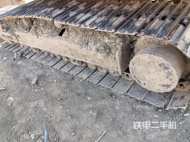 單側(cè)履帶整體(整機外觀) 單側(cè)履帶整體(整機外觀)