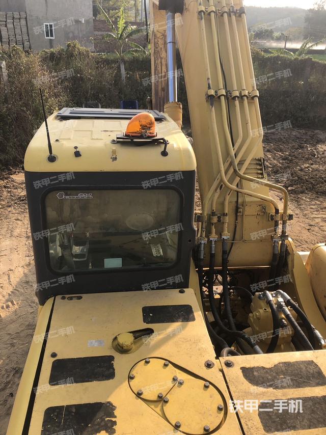 驾驶室顶部（整机外观）