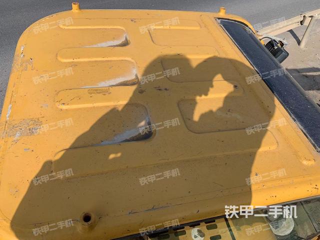 駕駛室頂部（整機外觀）