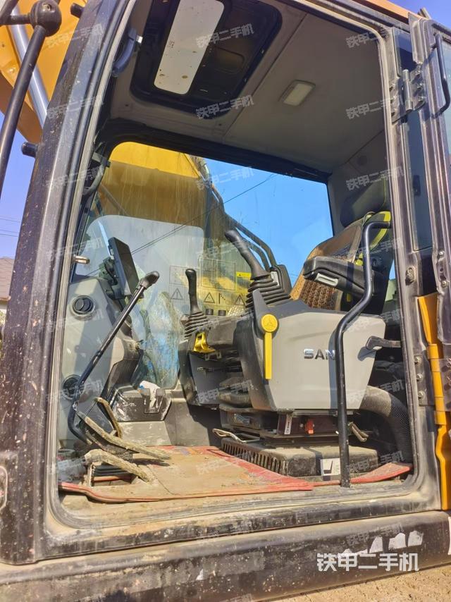 駕駛室整體（整機(jī)外觀）