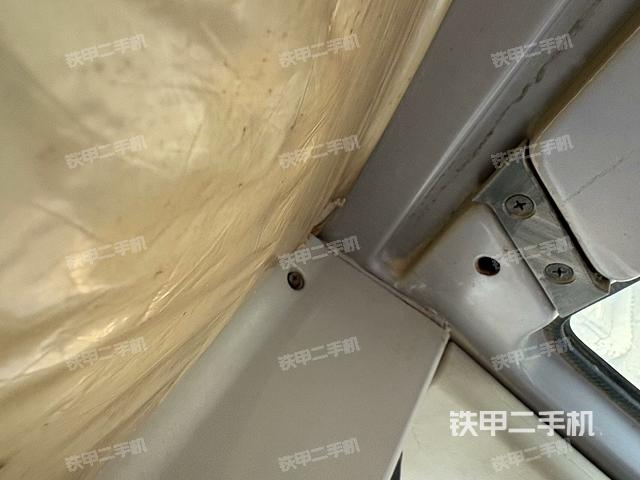 左后方玻璃角標(biāo)(駕駛室部分) 左后方玻璃角標(biāo)(駕駛室部分)