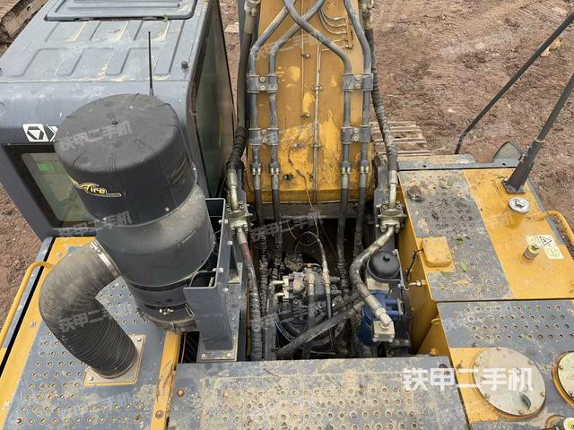 驾驶室顶部（整机外观）