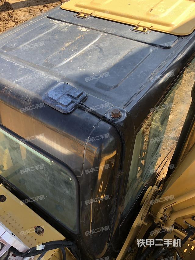 驾驶室顶部（整机外观）