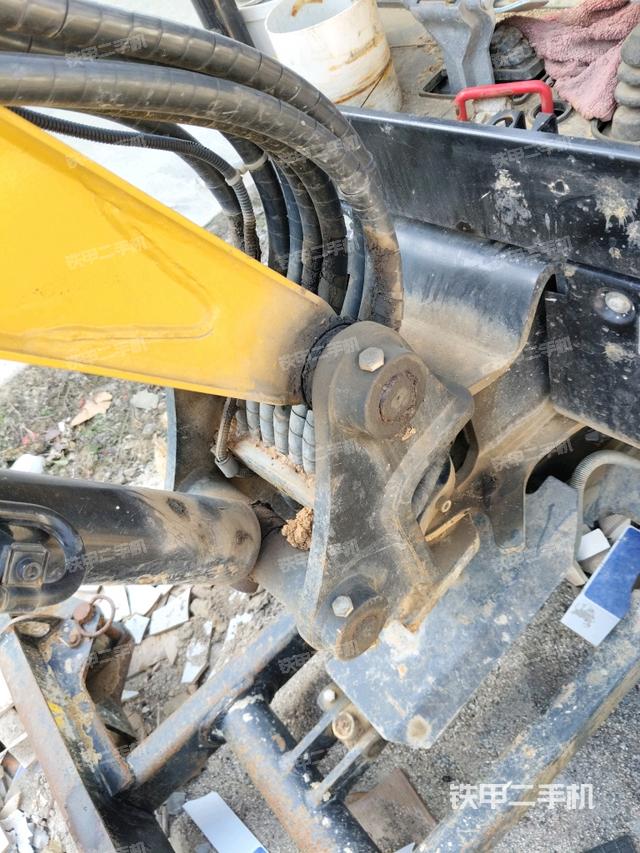 大臂根部?斜（工作和回轉(zhuǎn)裝置）