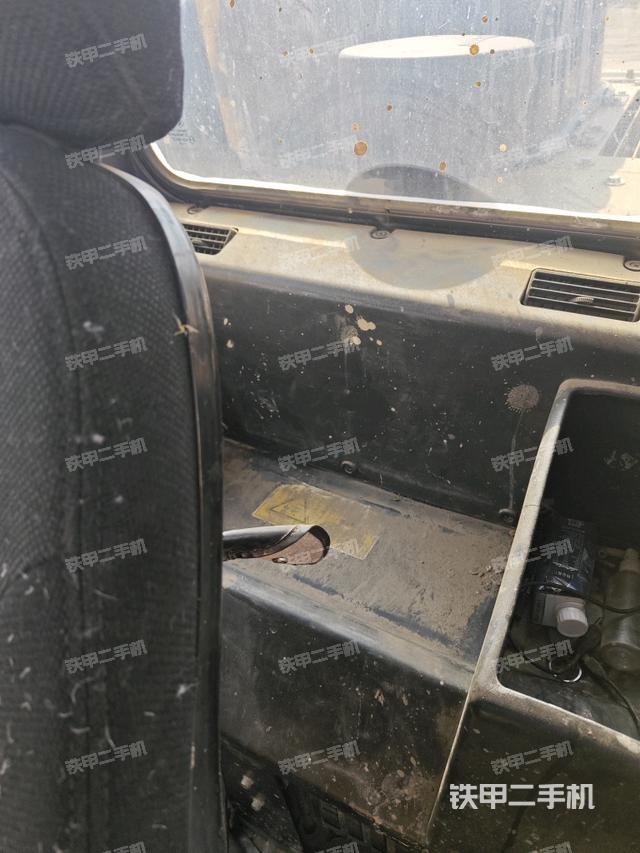 后窗玻璃角標（駕駛室部分）