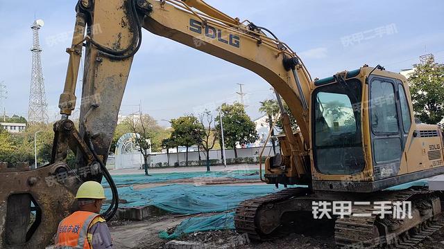 山东临工E6135F挖掘机