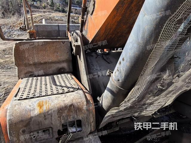 大臂根部?斜視(工作和回轉(zhuǎn)裝置) 大臂根部?斜視(工作和回轉(zhuǎn)裝置)