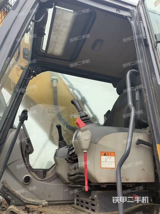 驾驶室整体（整机外观）