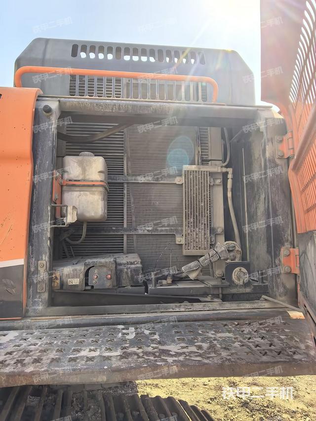 散熱器正面(大件艙室) 散熱器正面(大件艙室)