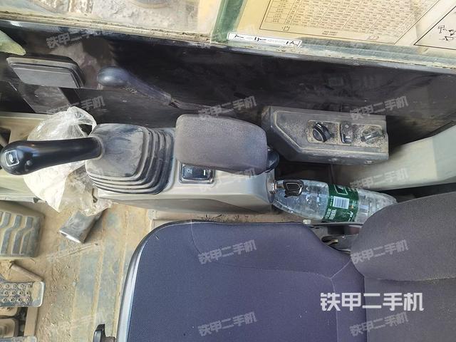 座椅左側(cè)控制臺/音響/含左手柄（駕駛室部分）