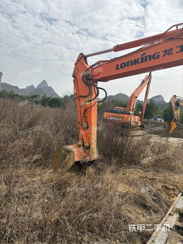 鏟斗右后整體（工作和回轉(zhuǎn)裝置）