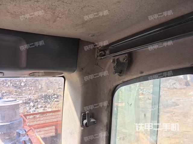 左后方玻璃角標(biāo)(駕駛室部分) 左后方玻璃角標(biāo)(駕駛室部分)