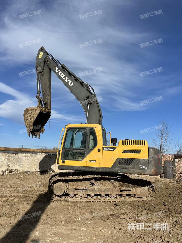 駕駛室頂部（整機外觀）