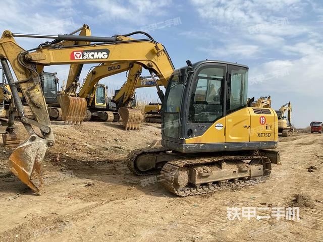 駕駛室整體(整機(jī)外觀) 駕駛室整體(整機(jī)外觀)