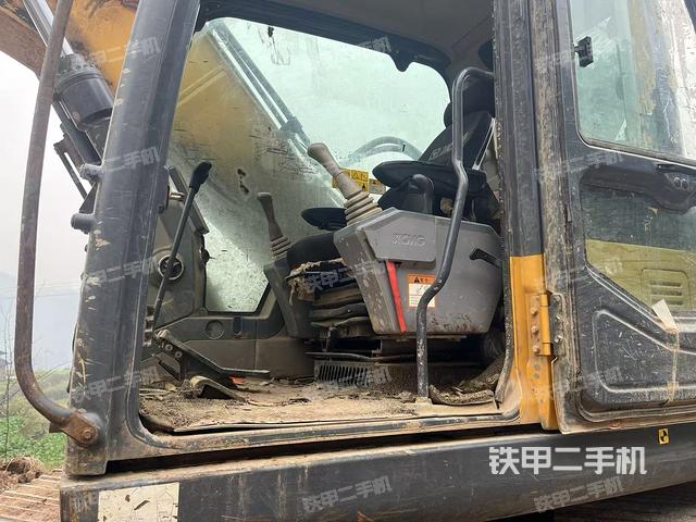 驾驶室整体（整机外观）