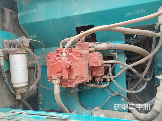 液壓泵艙室正面整體（整機(jī)外觀）