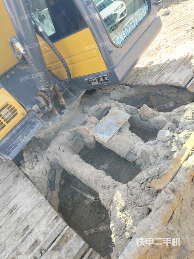 轉(zhuǎn)盤和下車架正前（工作和回轉(zhuǎn)裝置）