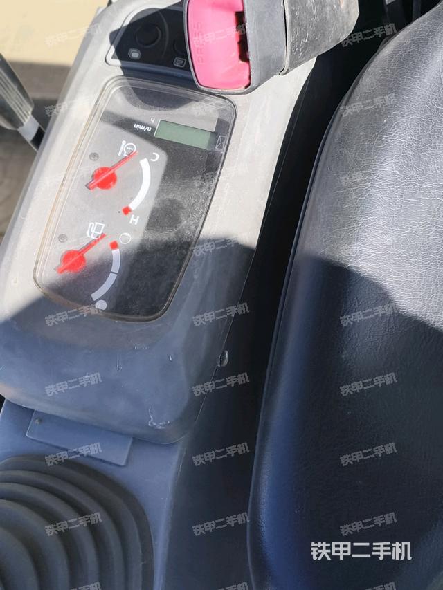 座椅左側(cè)控制臺(tái)/音響/含左手柄（駕駛室部分）